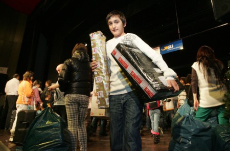 opatrně do aut, at se nic nerozbije